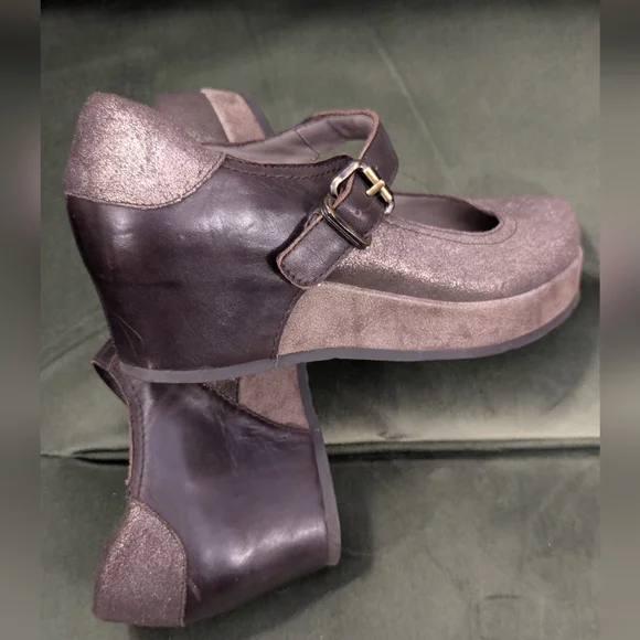 Elegant OTBT Metallic Mary Jane Wedges Size 8 - Picture 5 of 6